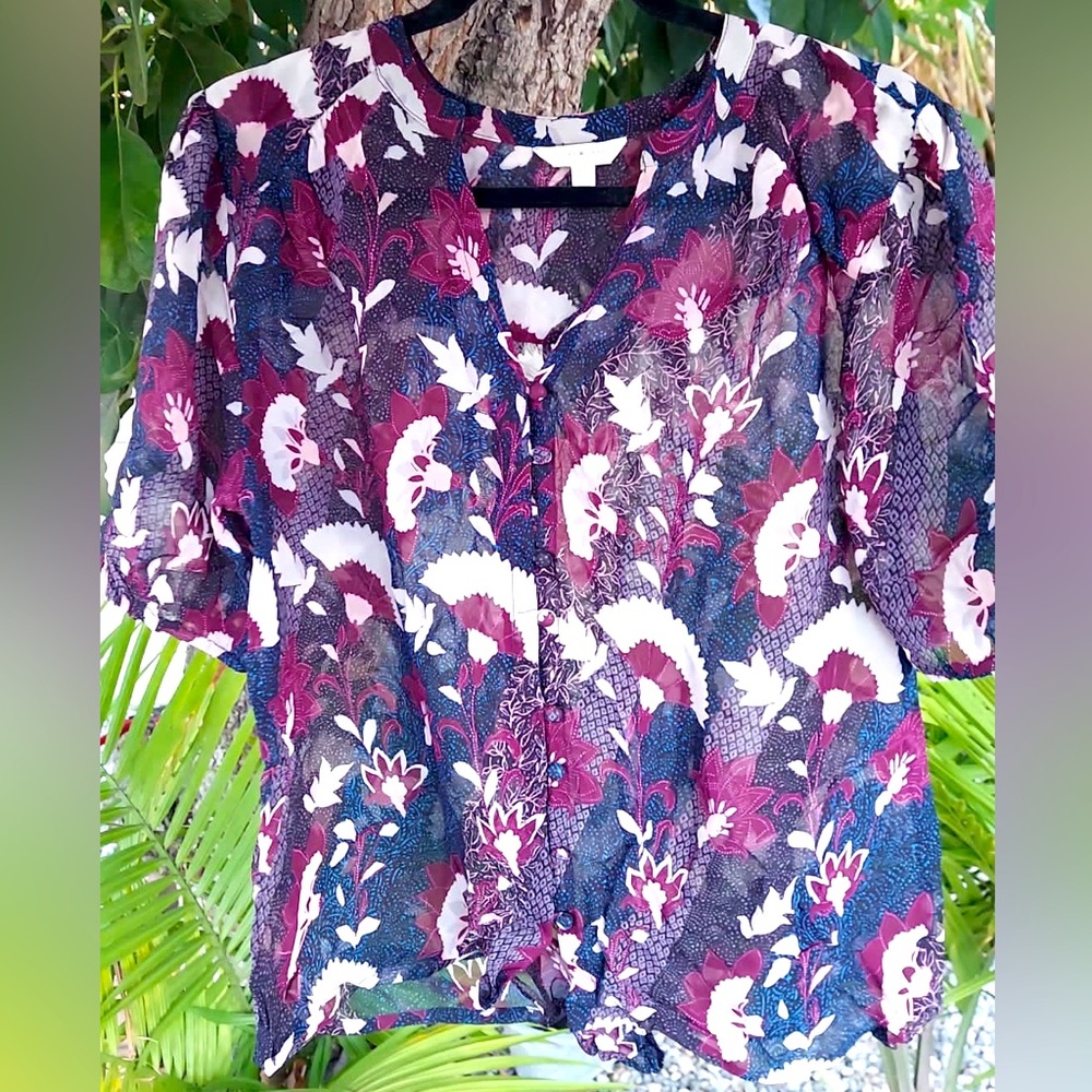 Lucky Brand blouse. Multicolor size L. Navy Blue, maroon, colors.